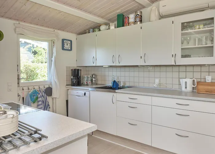 Traditional And Well-maintained With Modern Comfort *